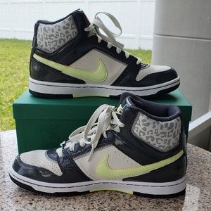 Women's Nike High Tops Sz 7.5
